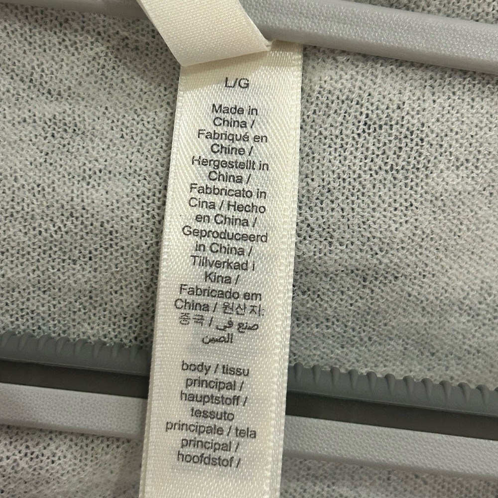 SKIMS- Sheer Cashmere Cardigan in Egret Super Soft Button up New
Size-Large - Picture 9 of 12
